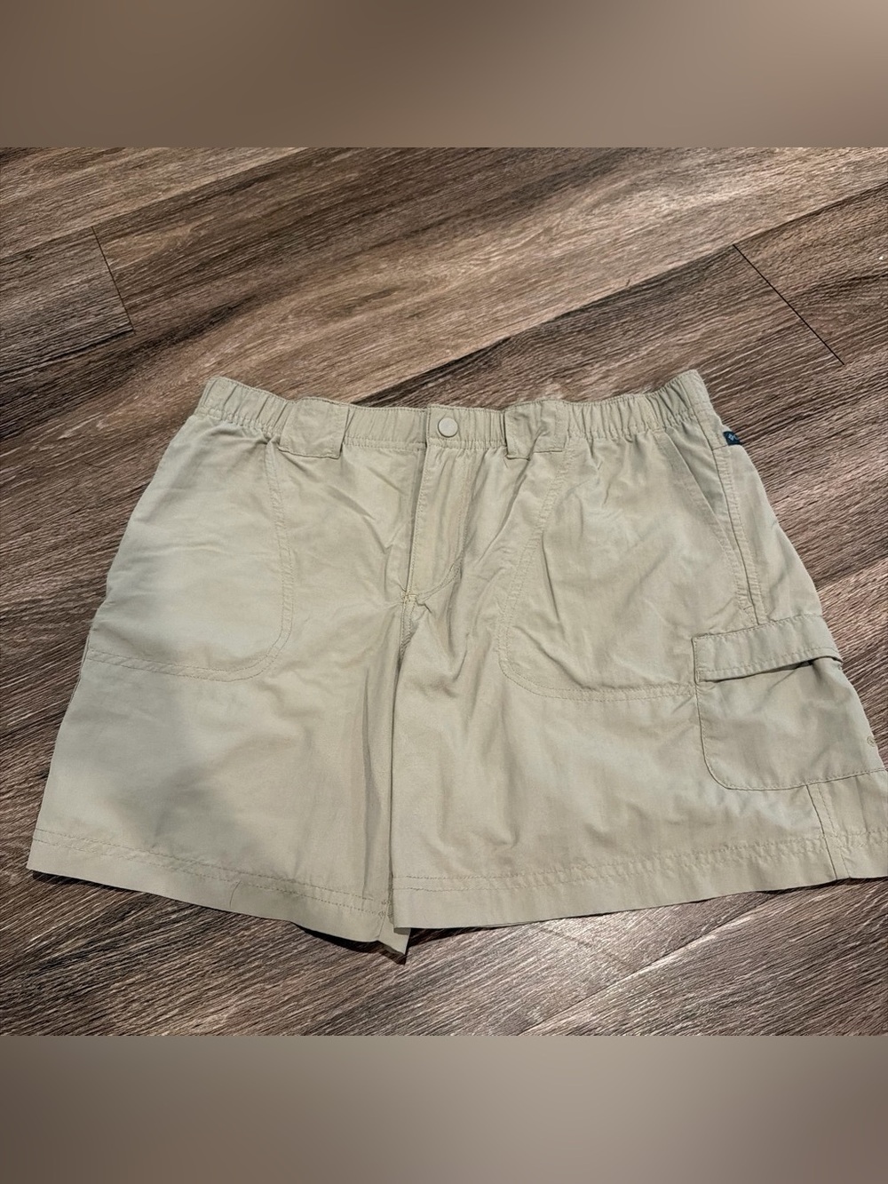Columbia outdoor shorts. Women’s Medium khaki.